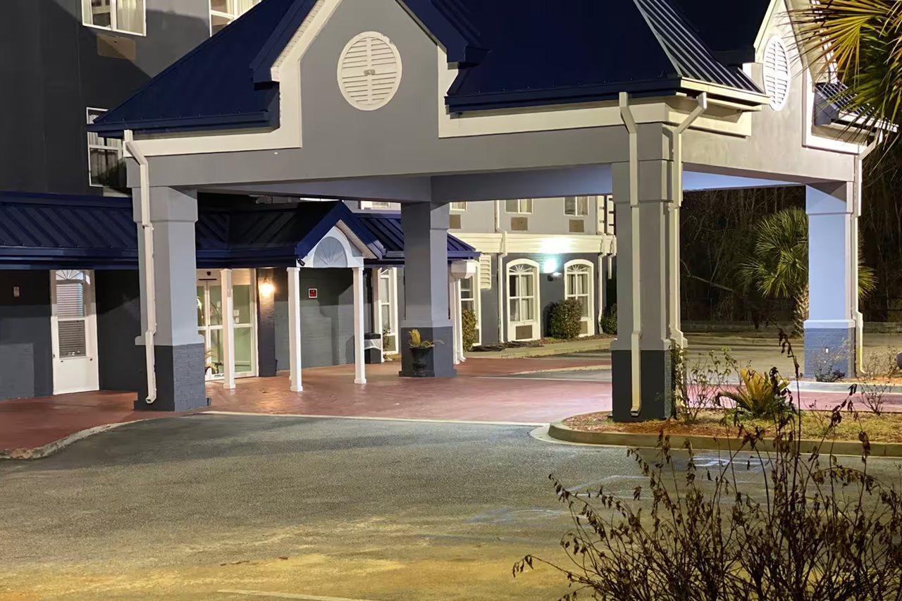 Baymont By Wyndham Sumter Hotel Exterior photo