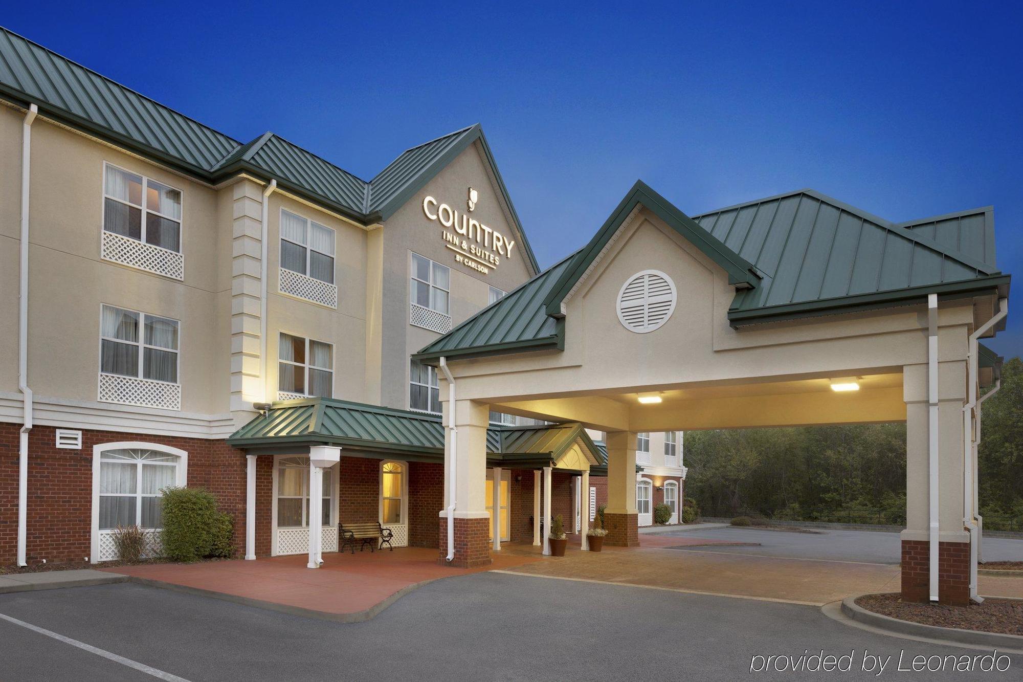 Baymont By Wyndham Sumter Hotel Exterior photo