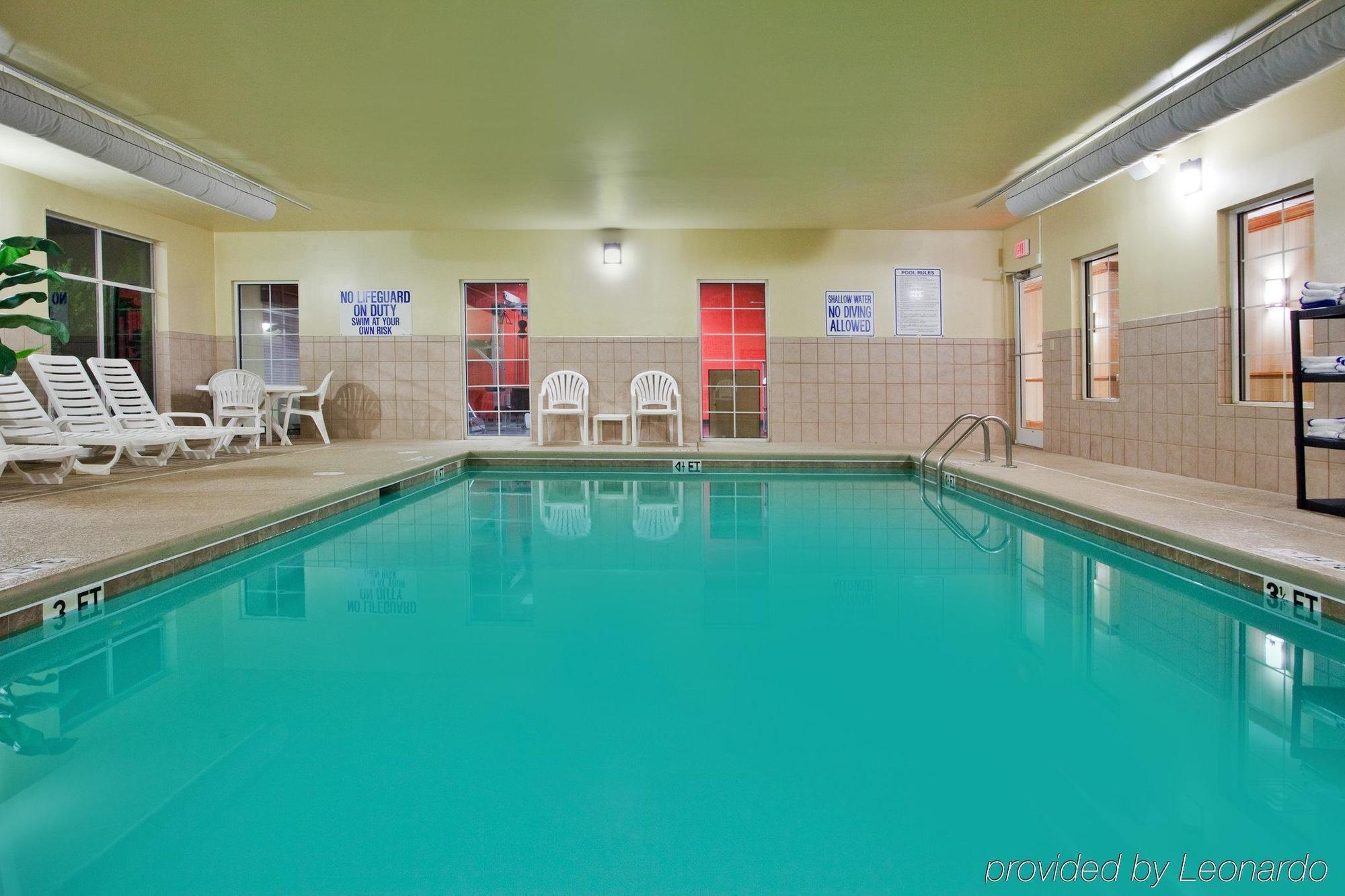 Baymont By Wyndham Sumter Hotel Exterior photo